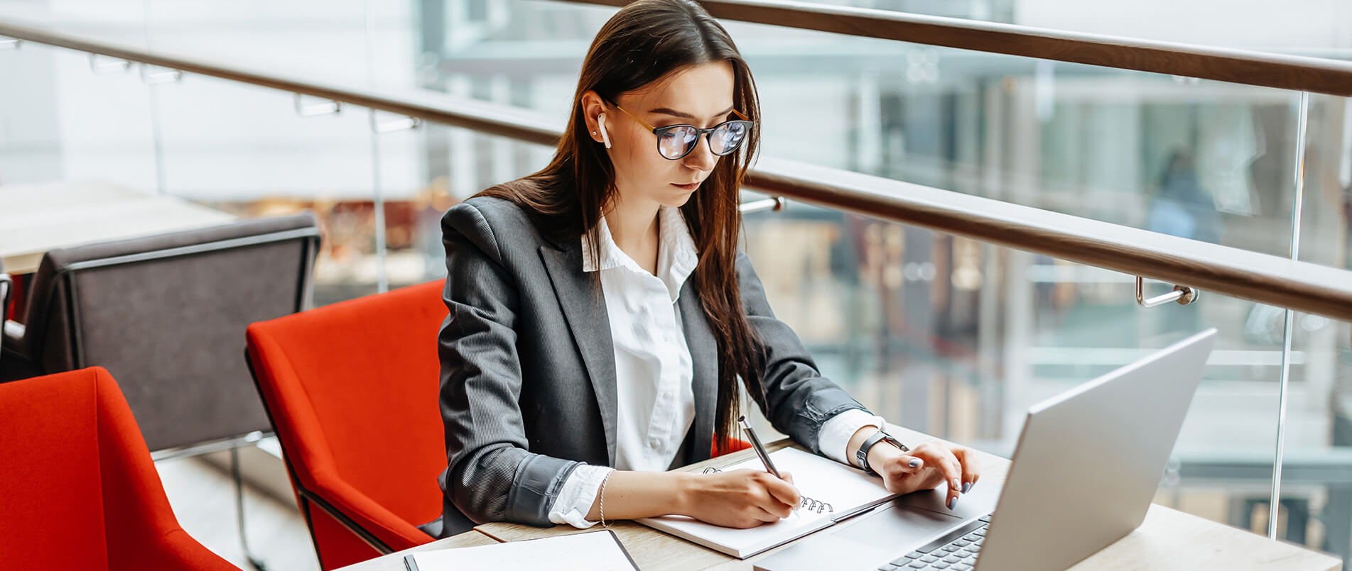 MWC 2024丨j9官网全新Wi-Fi 7和蓝牙5.4模组组合，为PC提供巅峰无线连接体验